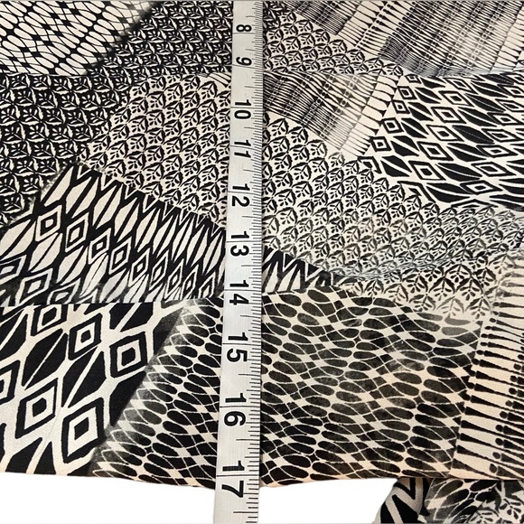 Jessica Simpson Size Small black and white Boho jumper with wide legs - Picture 8 of 12